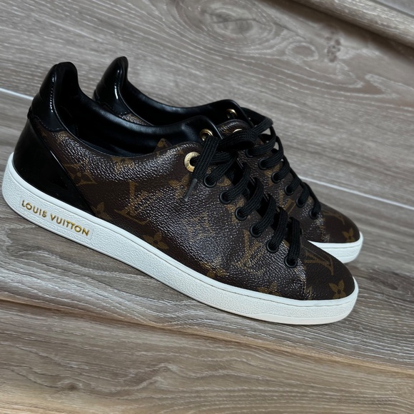LV sneakers - Picture 5 of 9